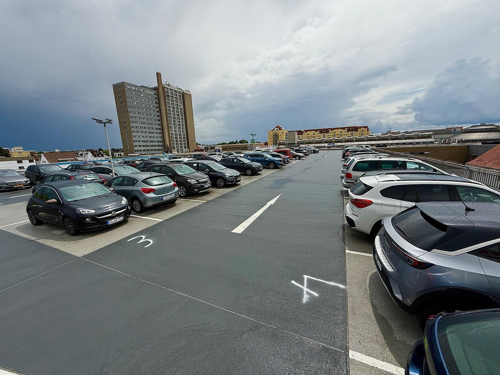 parking-images/THEVDwrbNJ3RjwJfqAkcgg1FaOROfItqY9hebHdz.jpg