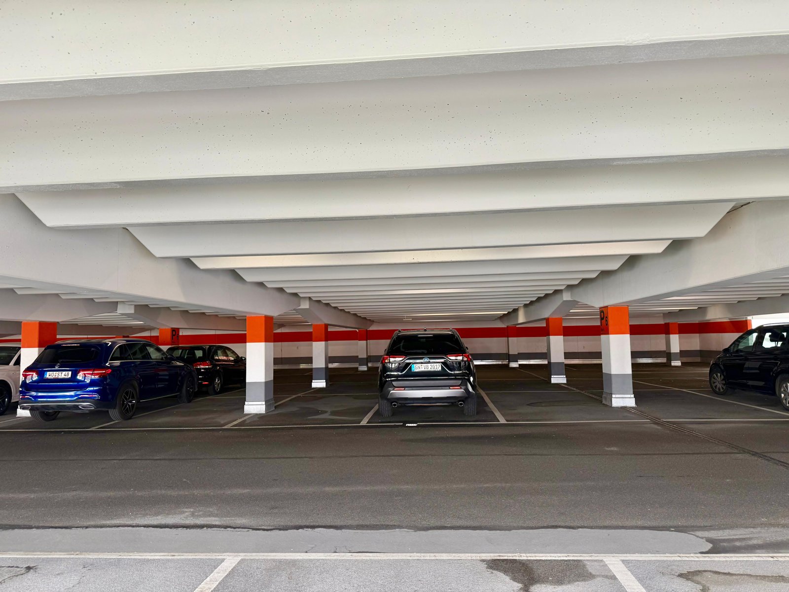 parking-images/h5xCFz8yOGtk4yY1VSAAvHDpduHwe0LOkkbtuQaL.jpg